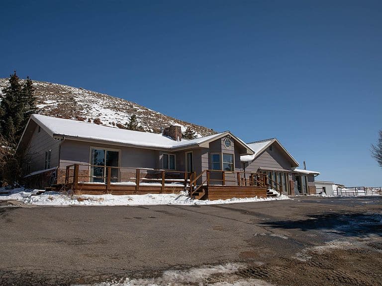 608 Cliff Dr photo 1