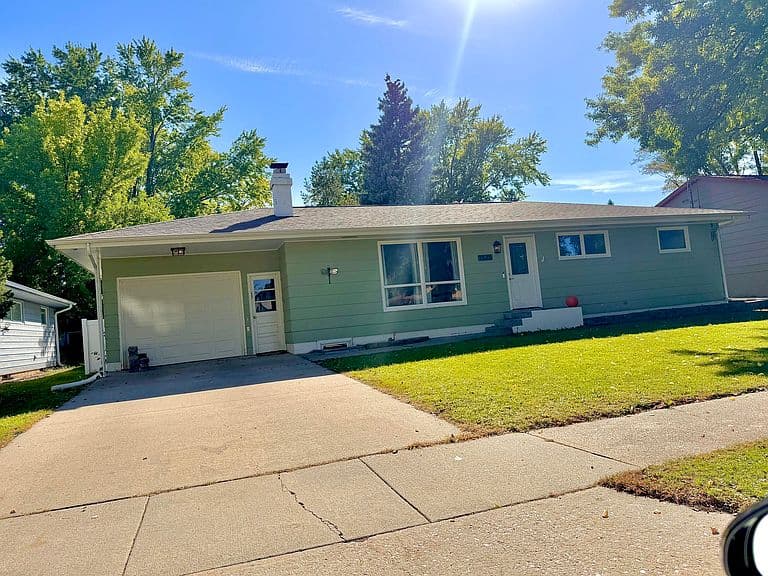 1325 Palmer Pl photo 3