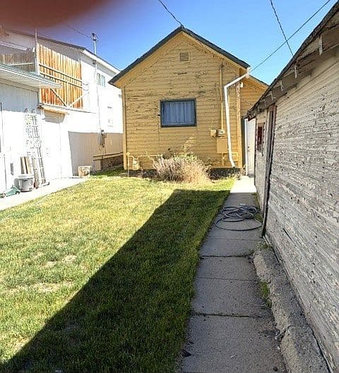 415 W 3rd St photo 2