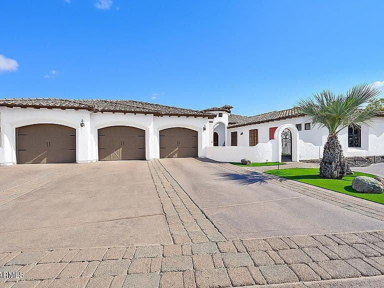 351 N CLOVERFIELD Circle photo 1