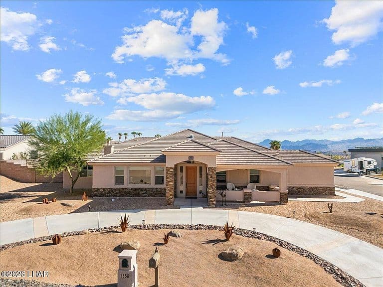2358 Tee Dr photo 3