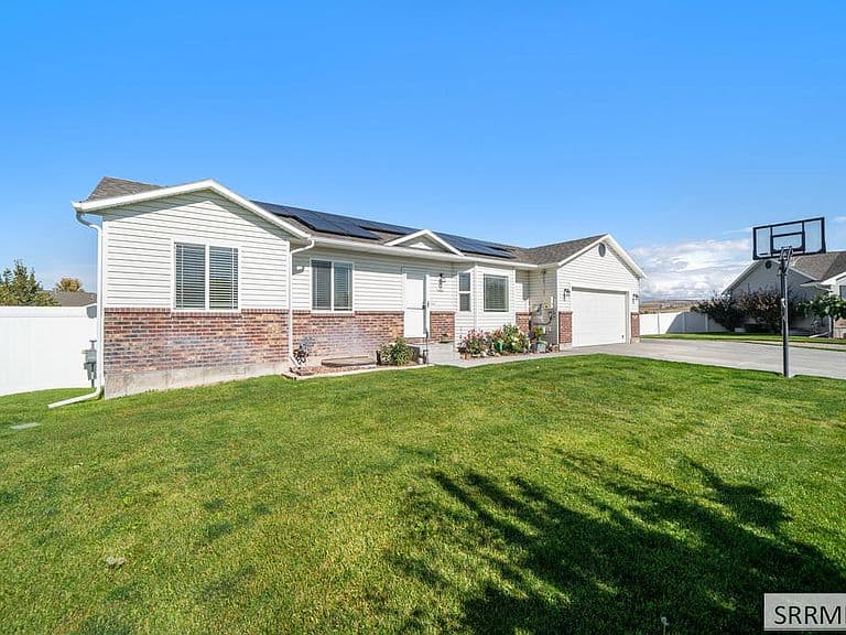 5461 E Elliott Dr photo 3