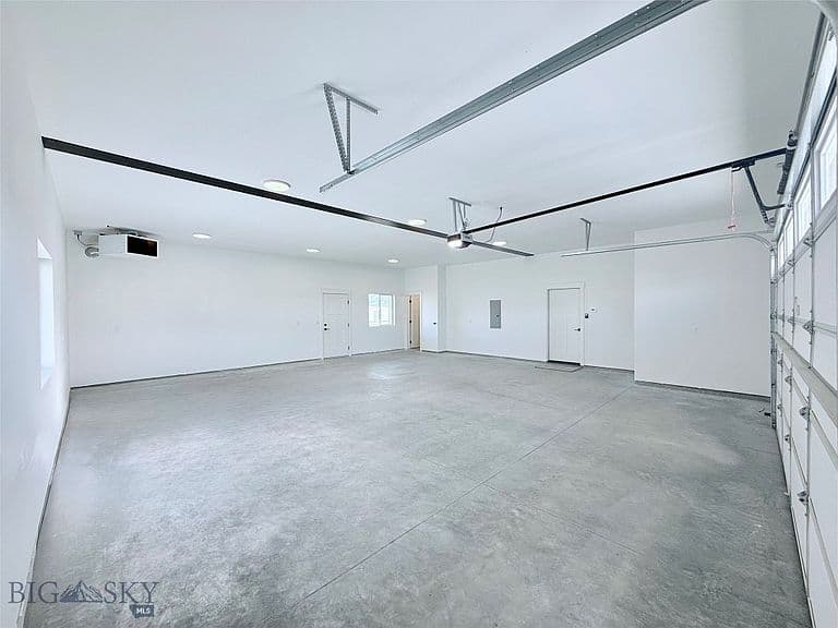858 Accolade Loop photo 5