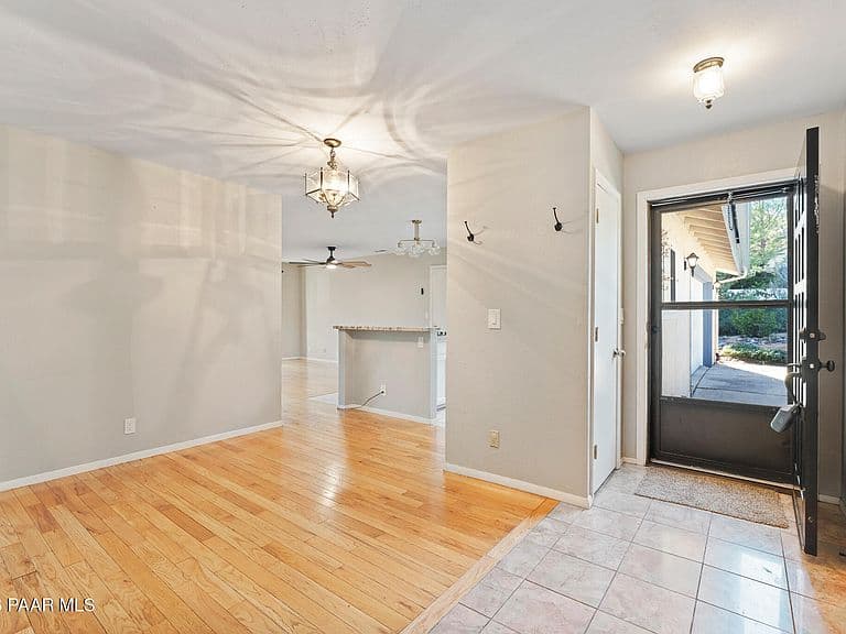 5045 Cactus Pl photo 2