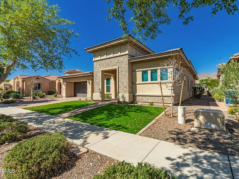 20970 W MARIPOSA Street photo 4