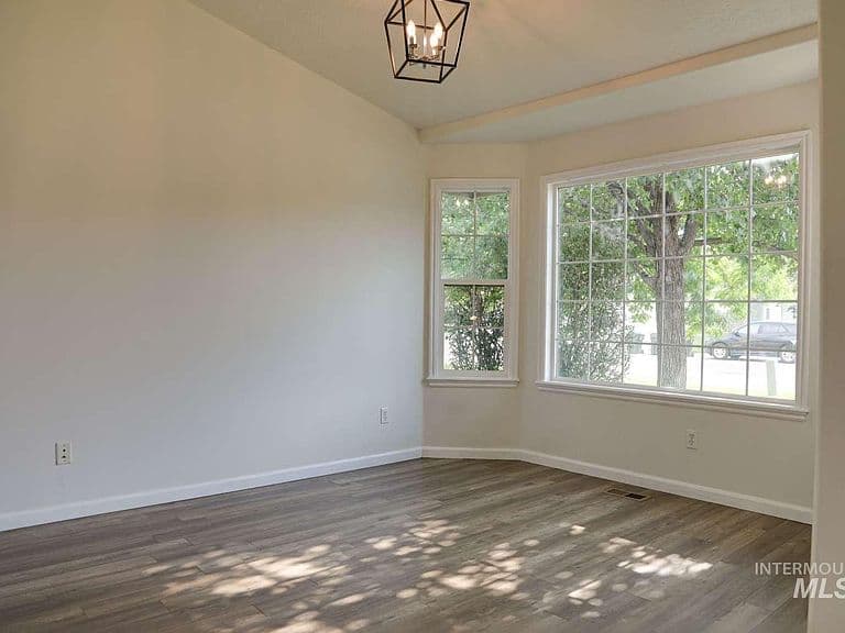 907 S Sockeye Way photo 4