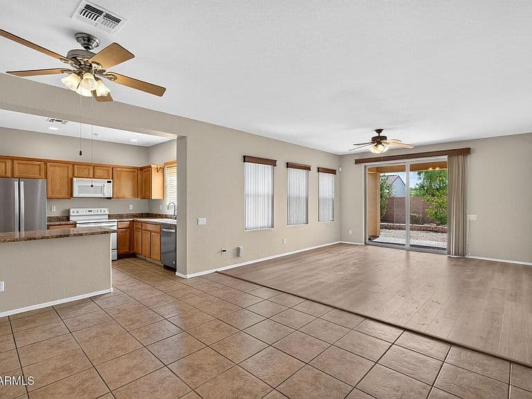 879 E Bellerive Place photo 5