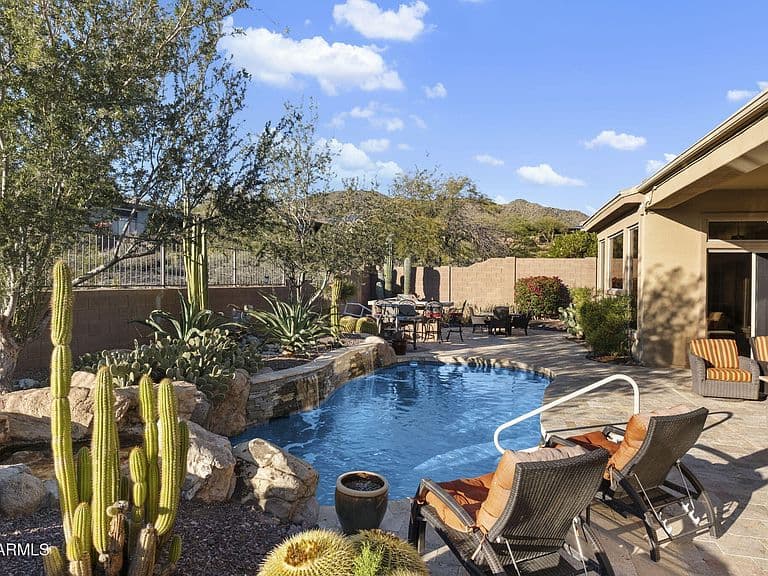 42010 N HARBOUR TOWN Court photo 4
