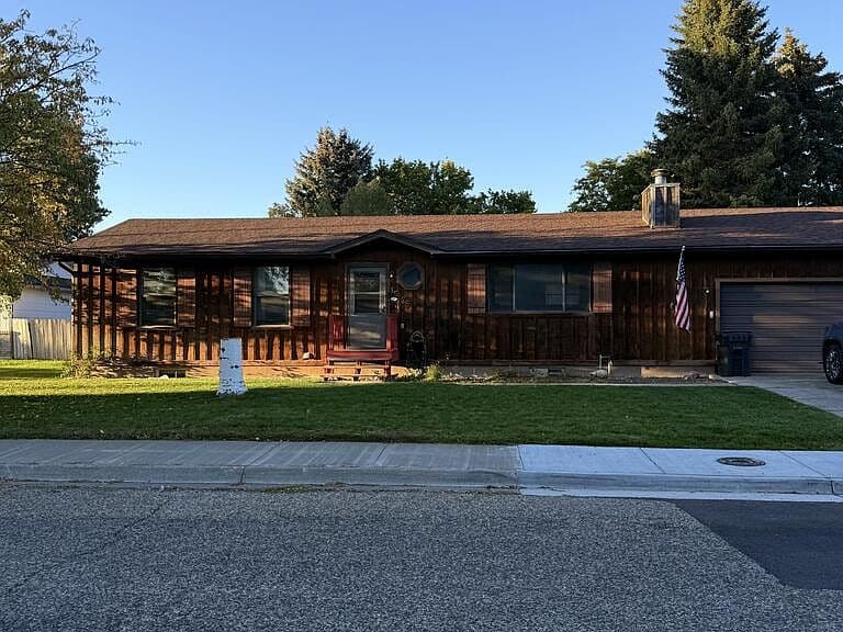 1565 Parkwood Cir photo 1