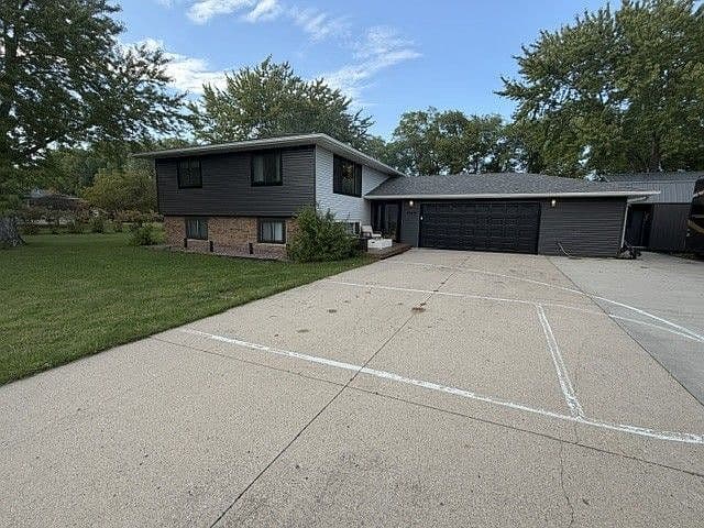 1304 60th Ave N photo 2