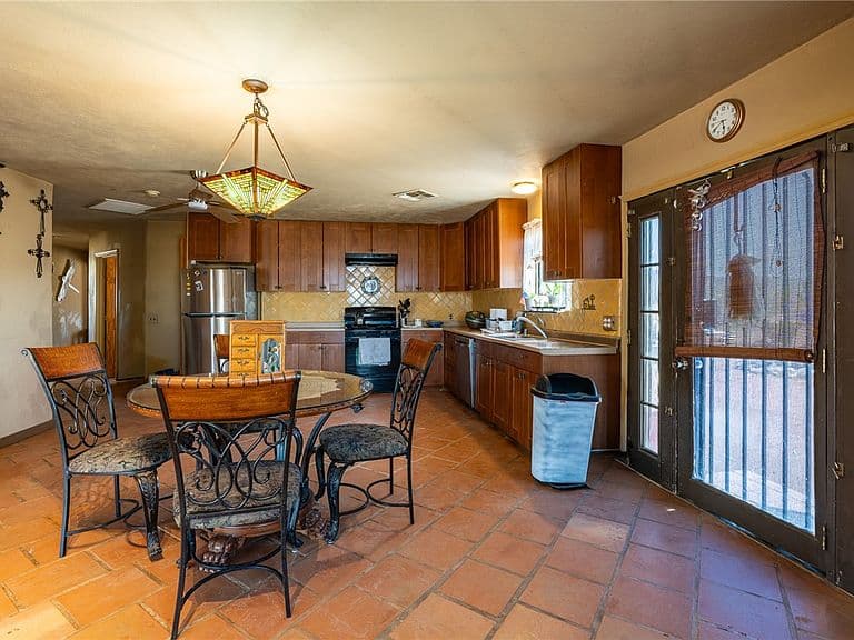 17685 S Jesse James Road photo 5