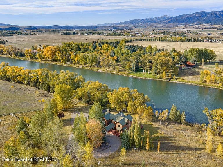 711 Snake River Rd photo 2
