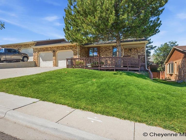 5324 Akes Dr photo 1