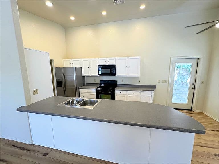 2635 Emerson Avenue photo 4
