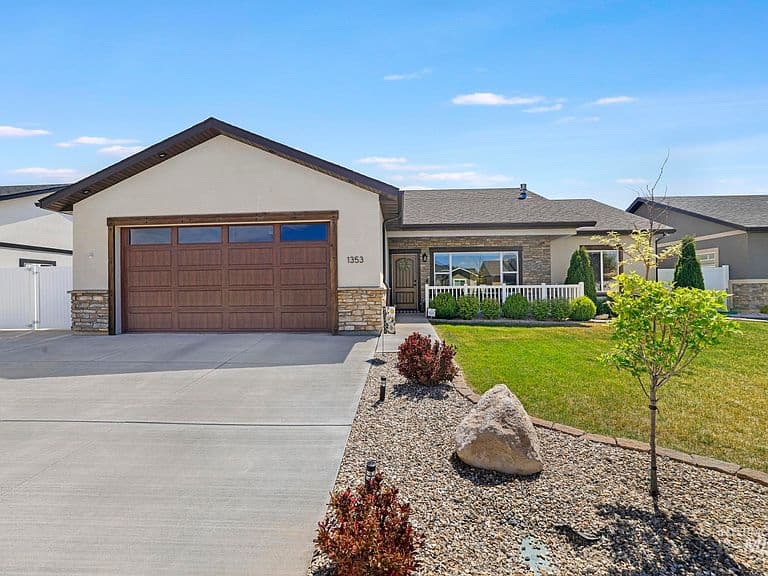 1353A Shelbi St photo 1