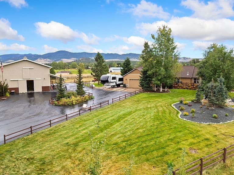635 Ida Ln photo 3