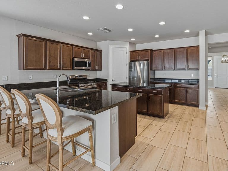 2524 N PONY Lane photo 2