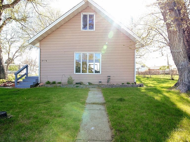 258 N 1st Ave photo 2