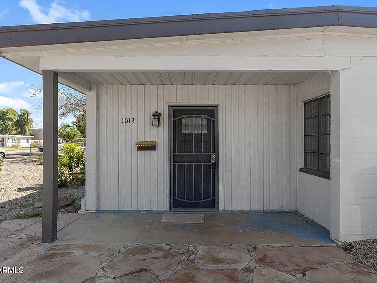 1013 E EASON Avenue photo 2