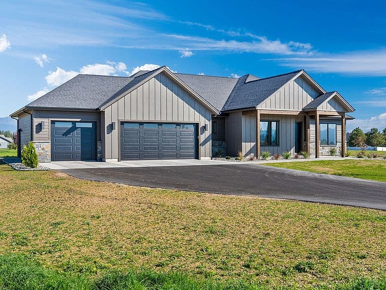 183 Holbrook Dr photo 3