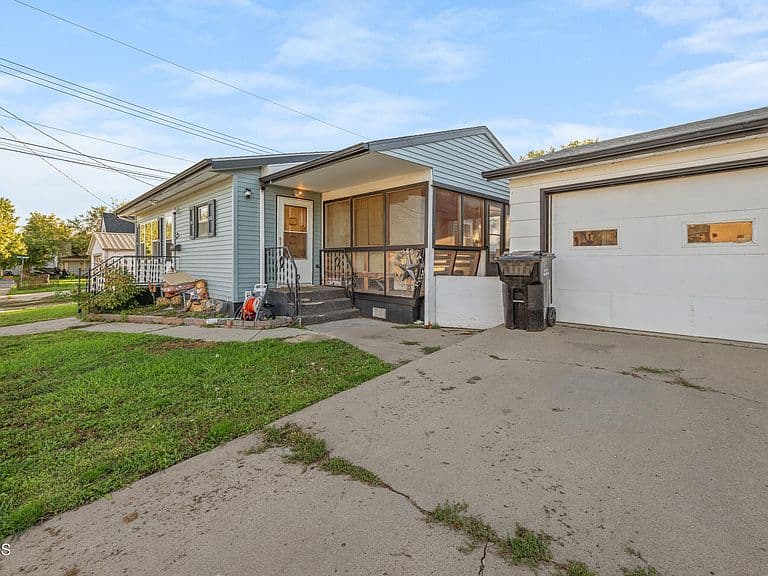 311 9th Ave W photo 5