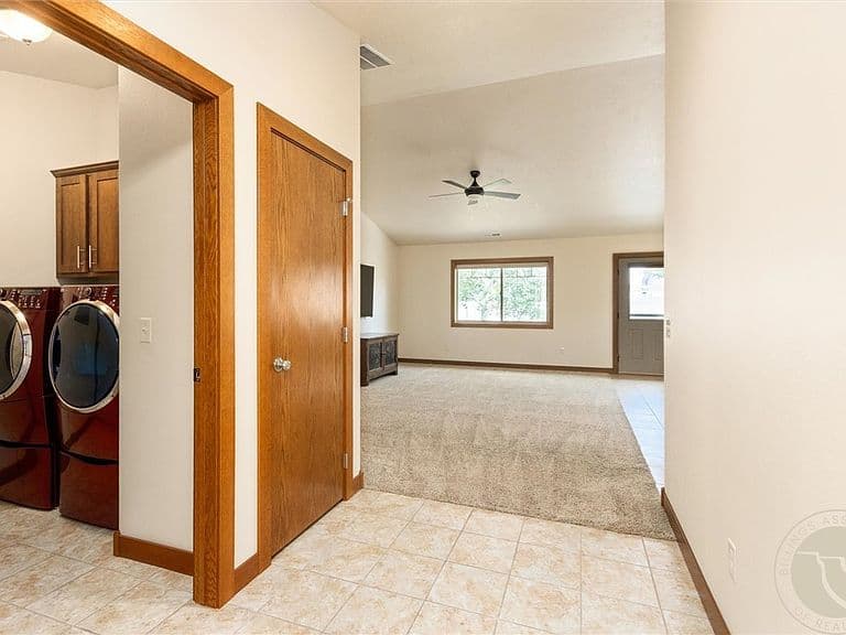 5933 Foxtail Loop photo 4