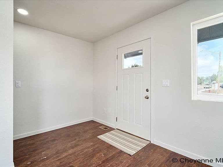 4705 Raleigh Dr photo 2