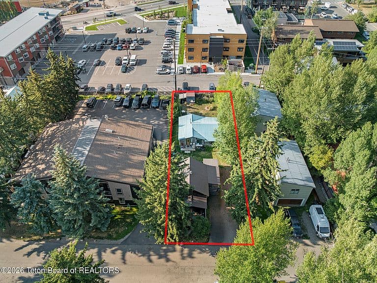 235-237 Aspen Dr photo 1