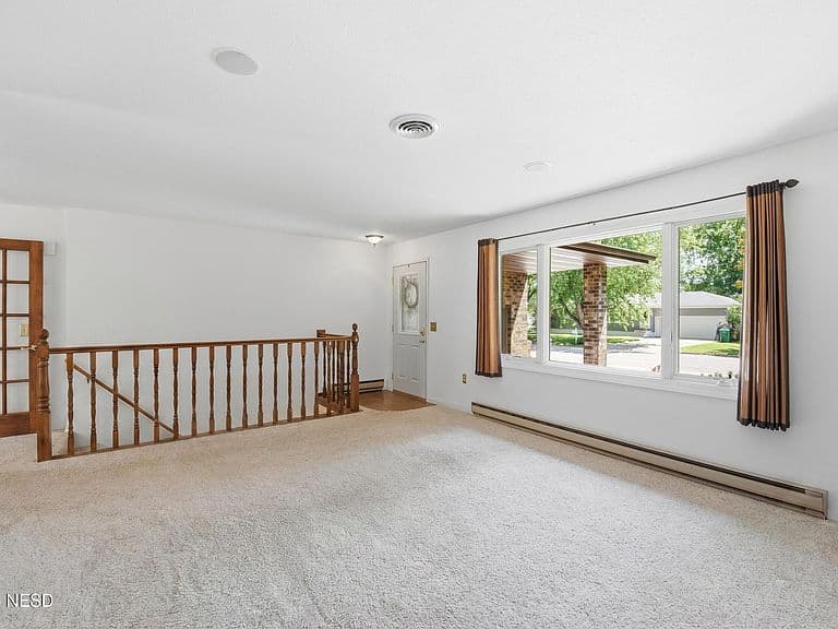 1709 Bruhn Ave NE photo 4