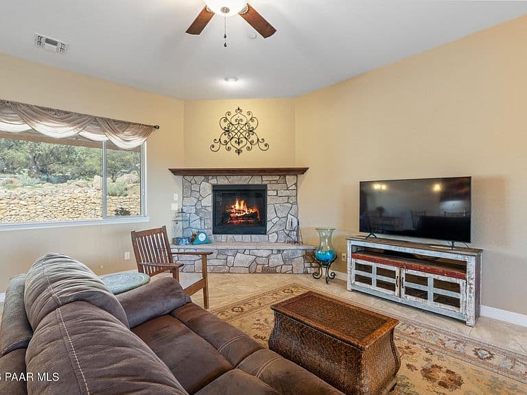 1330 Westridge Dr photo 5