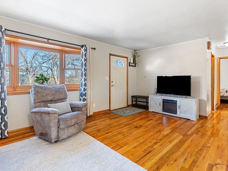 1801 Albany Ave photo 4