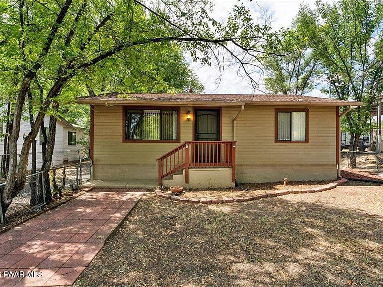 622 Ruth St photo 1