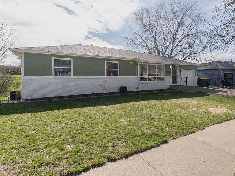 1813 Marian Dr photo 4