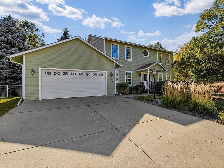 2325 Cambridge Pl photo 4