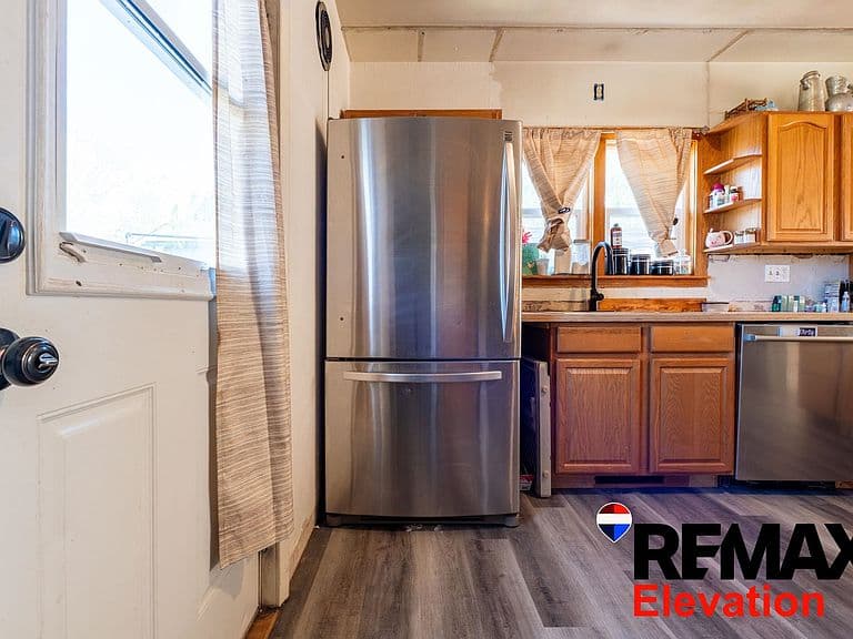 586 Nevada Ave photo 4