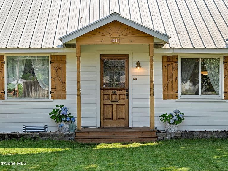 1310 E Maple Ave photo 3