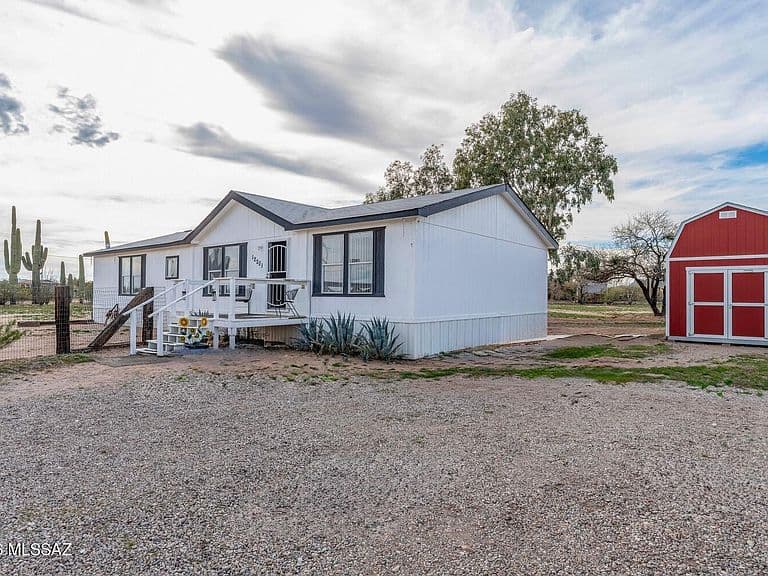 12201 N Derringer Rd photo 2