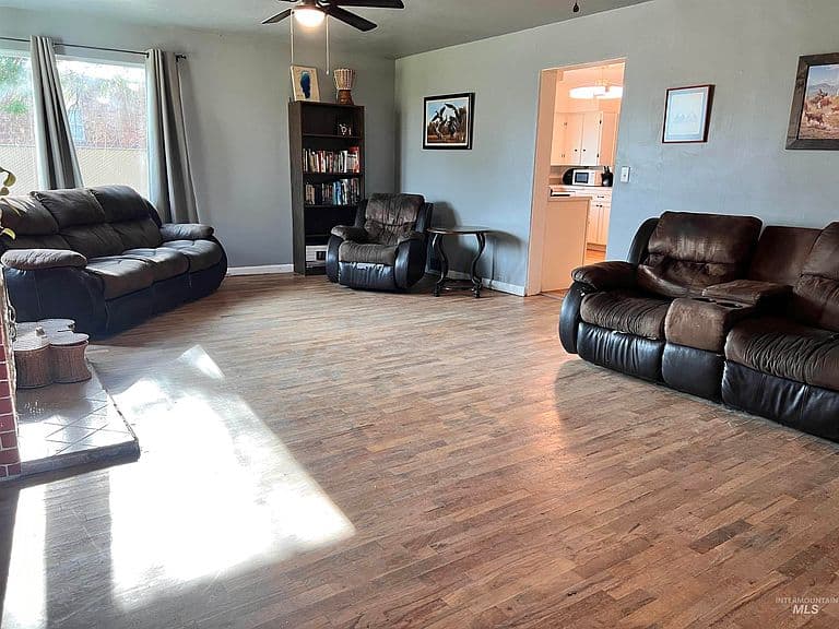 23705 Highway 30 photo 4