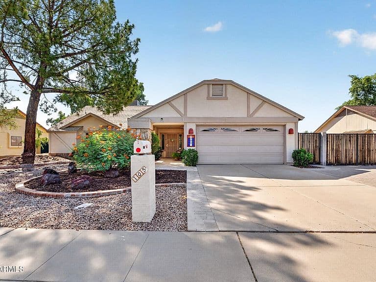 705 W Alamo Drive photo 3