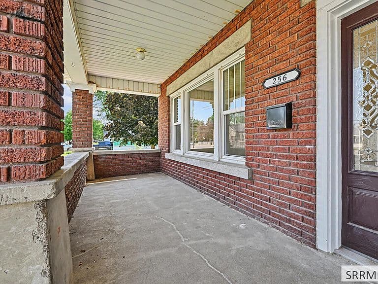 256 E Center St photo 2
