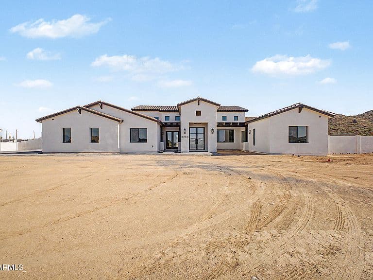 3289 W Lind Road photo 1