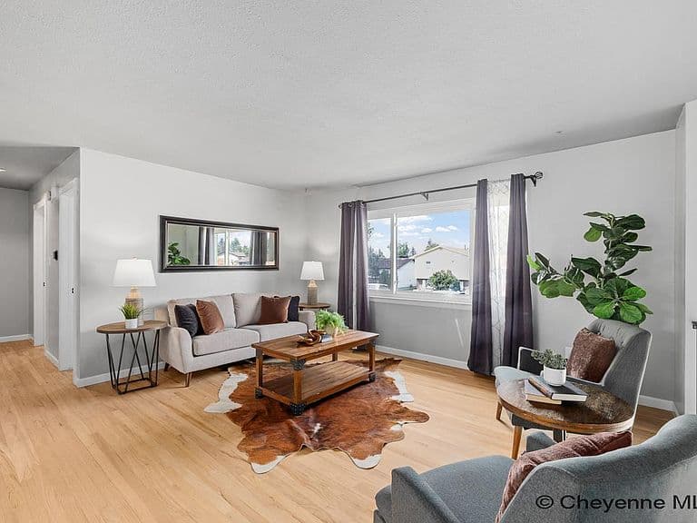 4769 Moran Ave photo 4