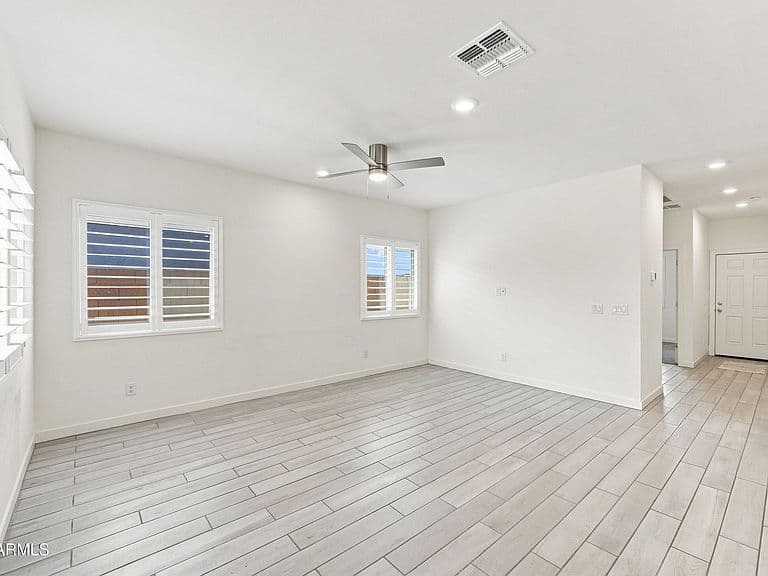 35377 W SANTA MONICA Avenue photo 5