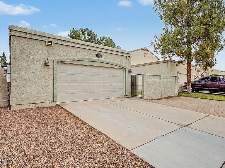924 E ESCUDA Drive photo 5