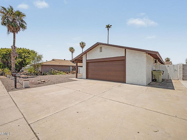 8934 N 55TH Drive photo 5