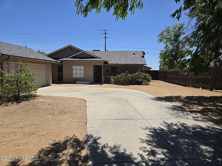 3617 N Christine Dr photo 2