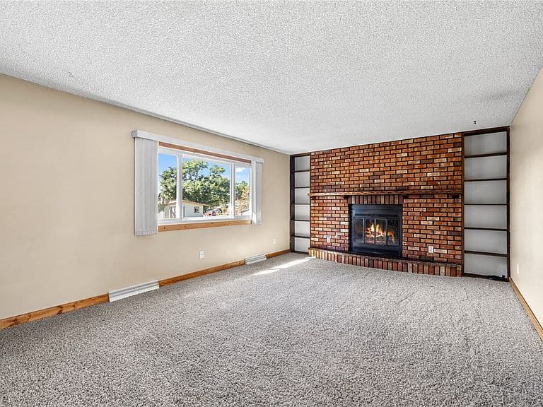 823 Anchor Ave photo 3