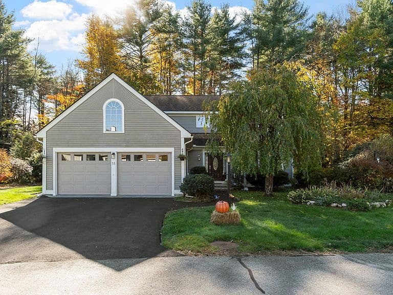 11 Surry Hill Drive photo 2