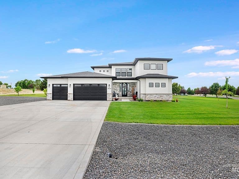 3826 Susan Cir E photo 2