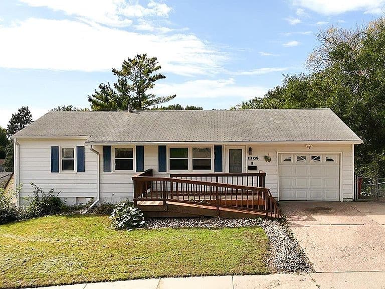 1305 S Point Dr photo 1